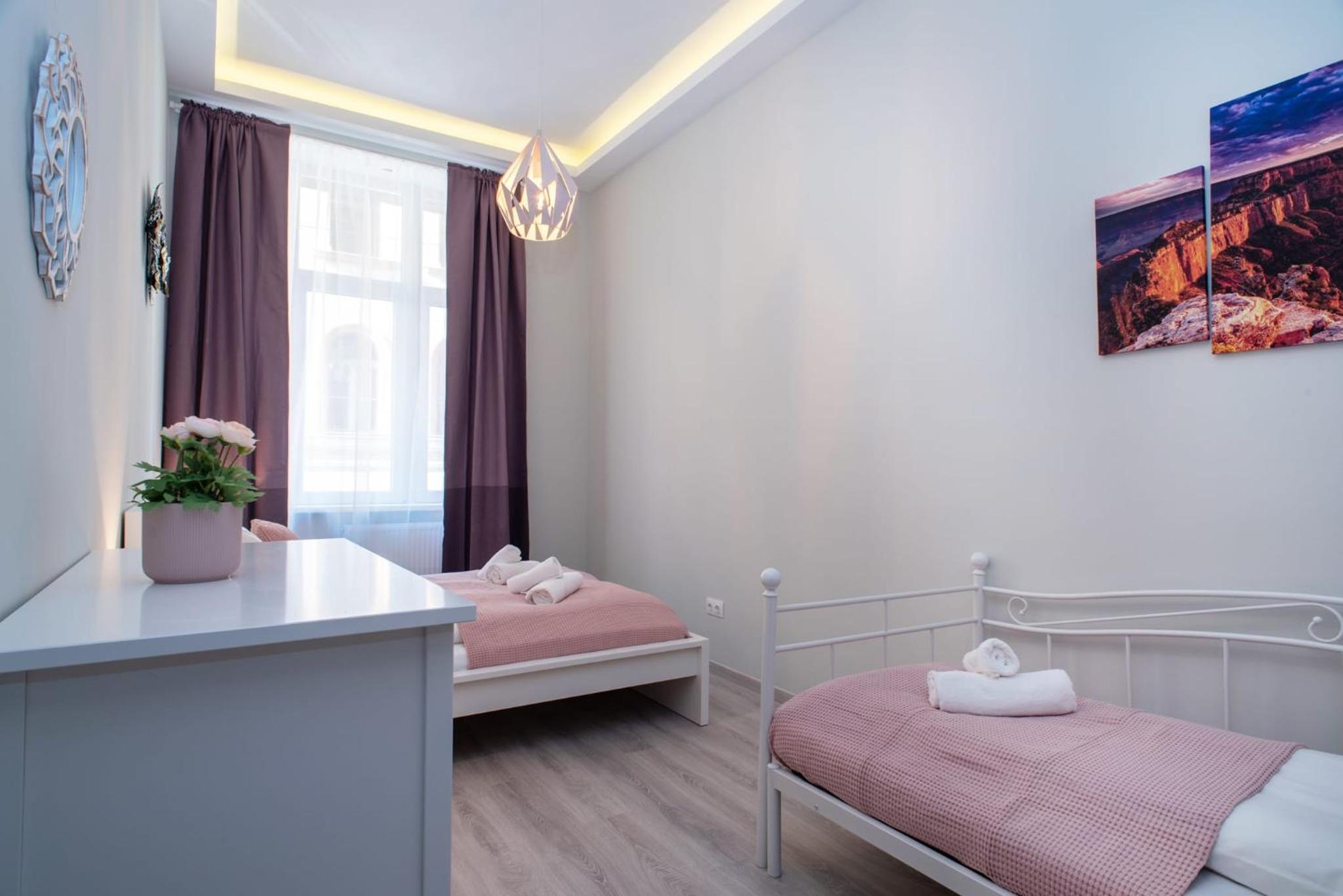 Very central NEW and large AC apartment