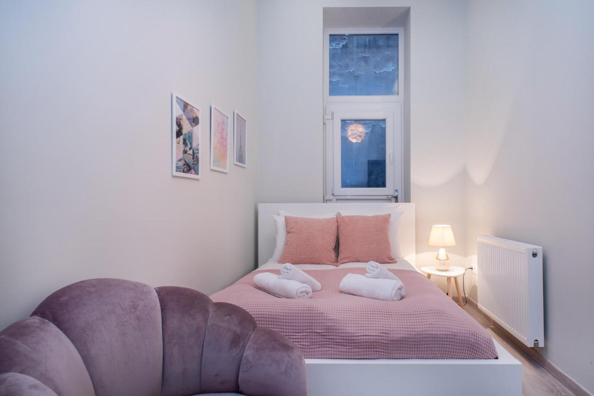 Very central NEW and large AC apartment