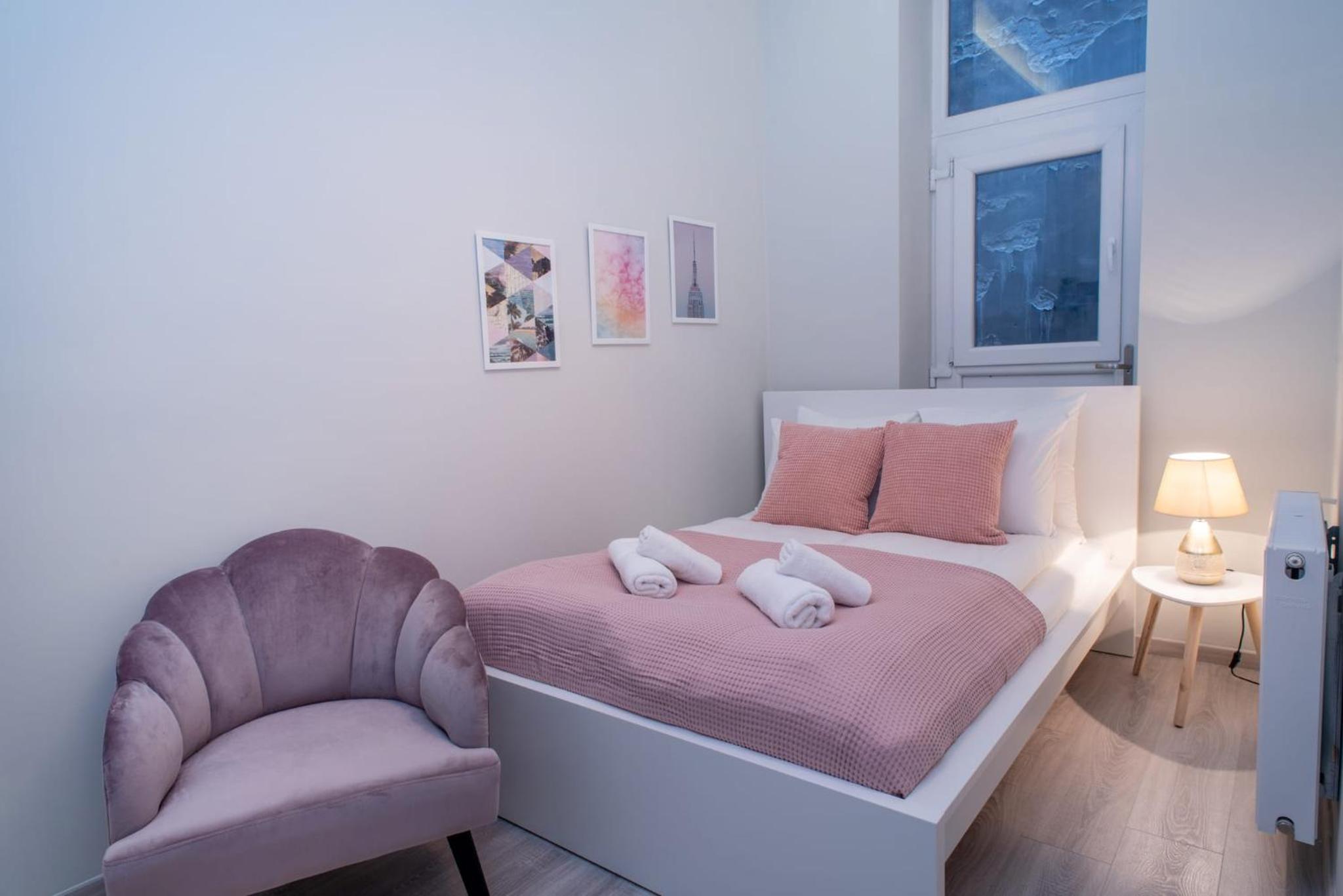 Very central NEW and large AC apartment