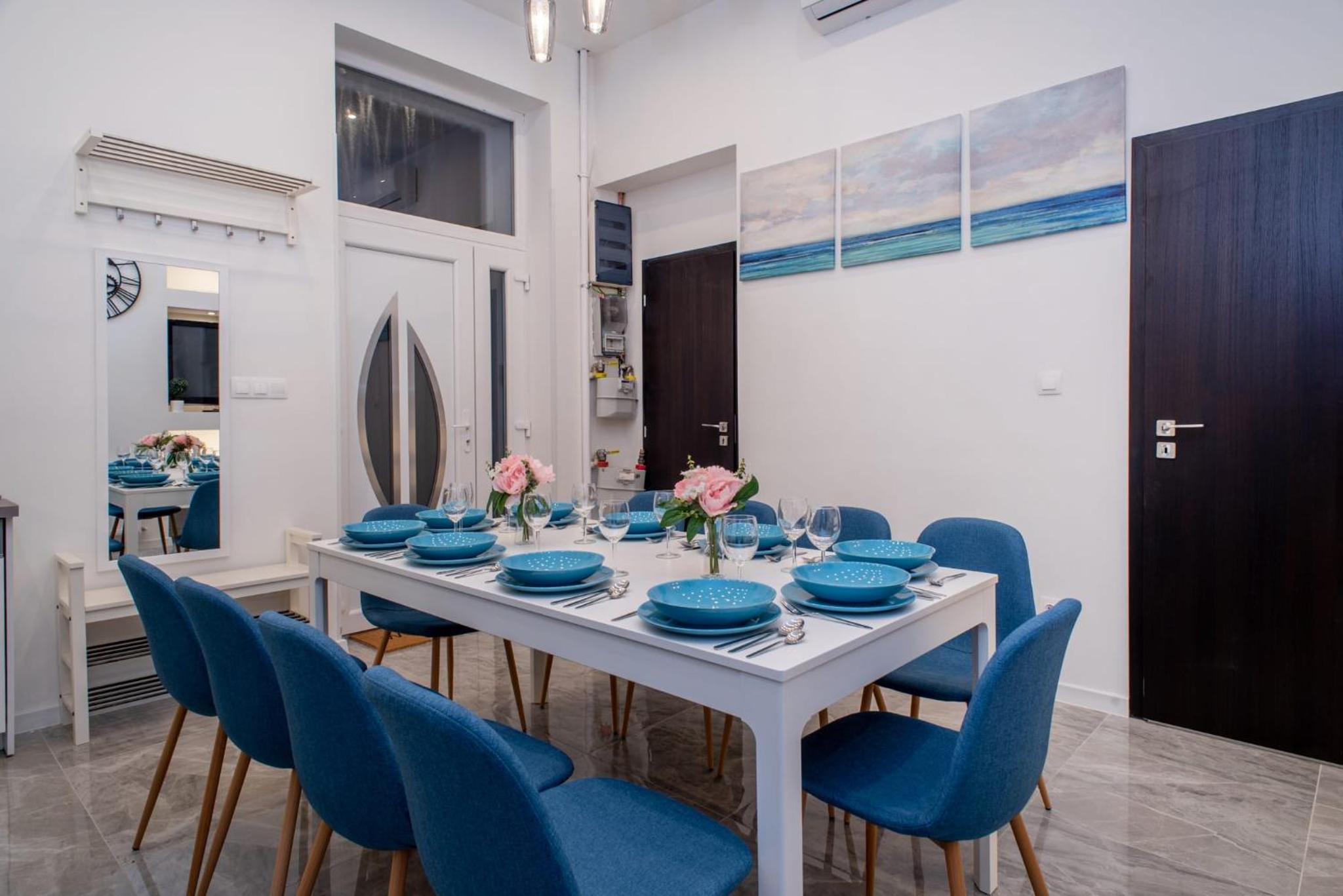 Very central NEW and large AC apartment