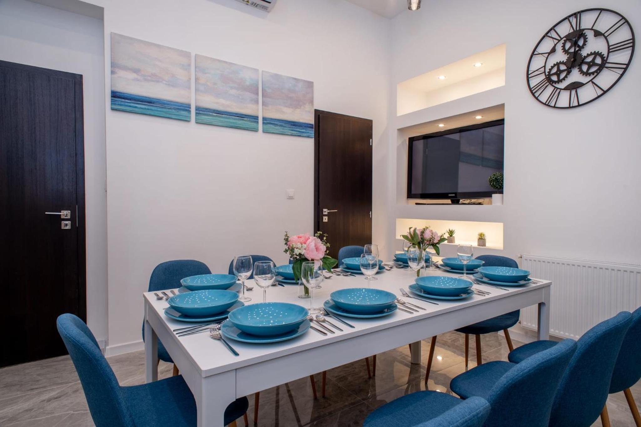 Very central NEW and large AC apartment