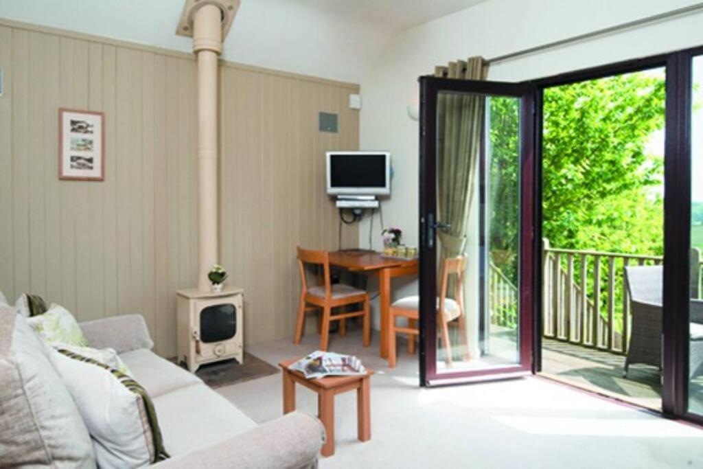 Blackthorn is a luxurious, rural retreat for two. view 3