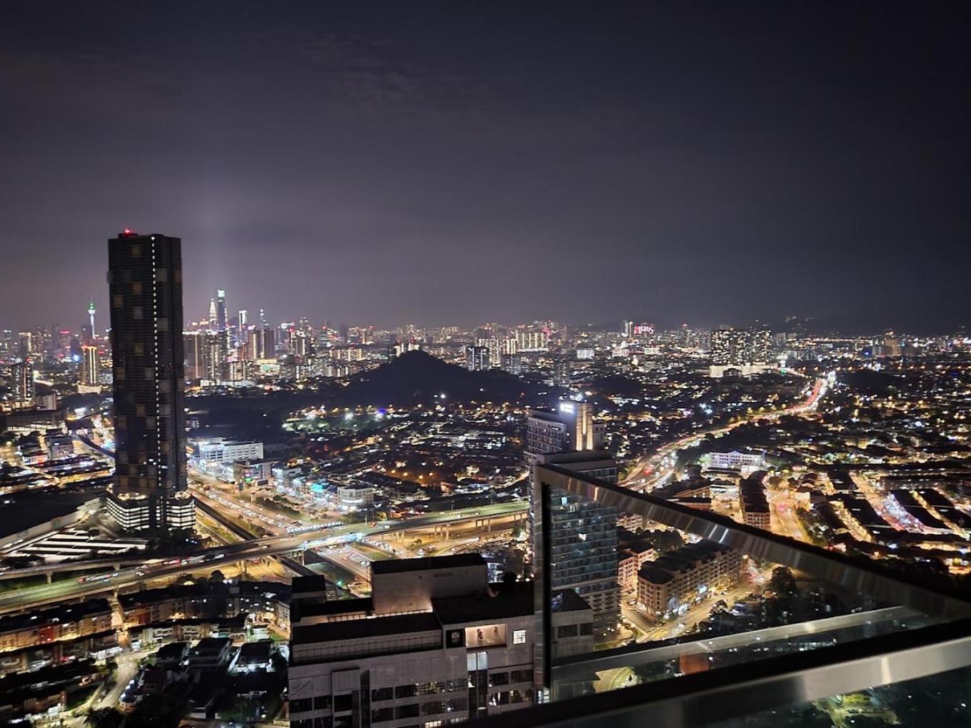 Ekocheras loft link bridge MRT 24h self check in