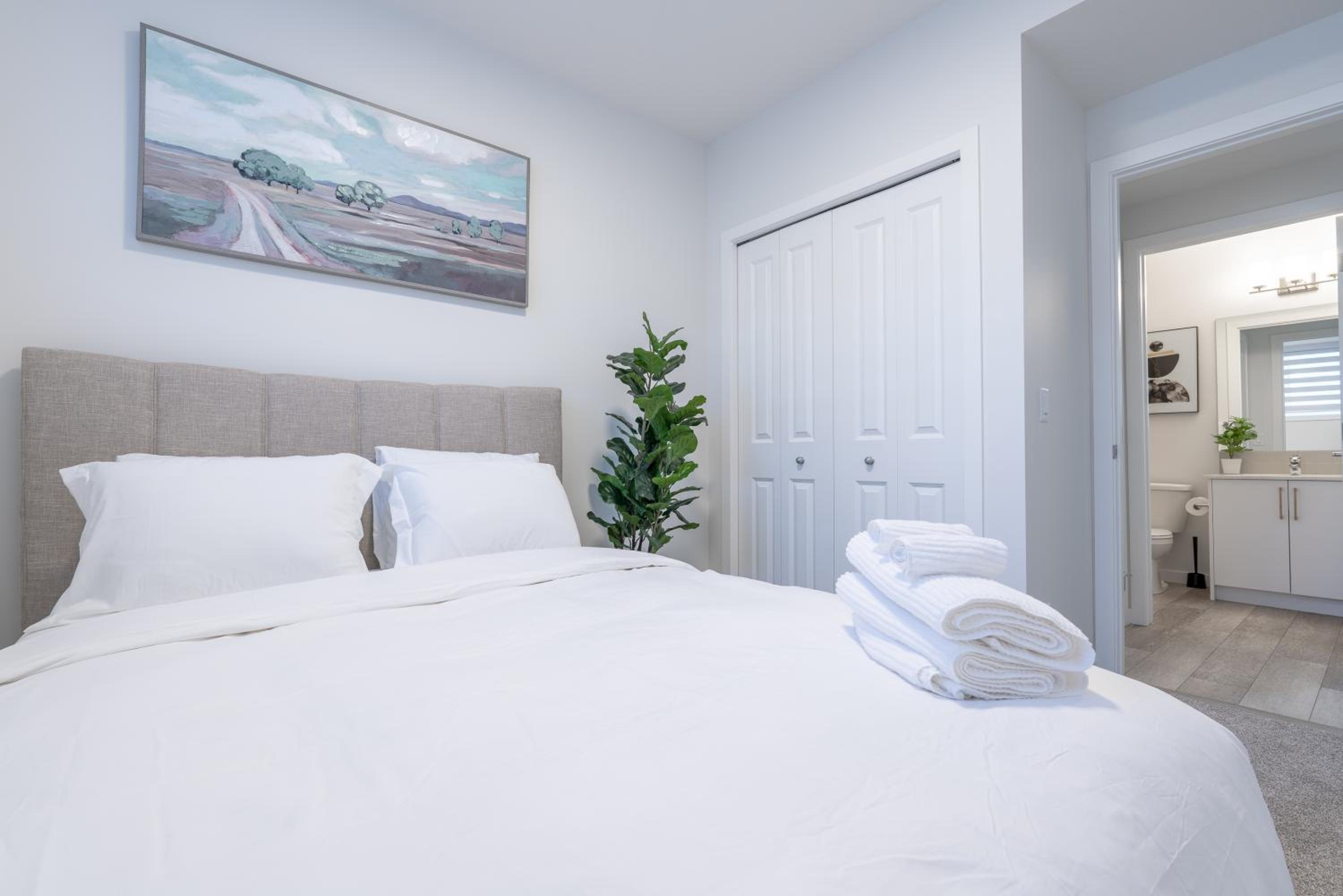 Stylish Getaway 2BD Basement by YMCA and South Health Campus Hospital
