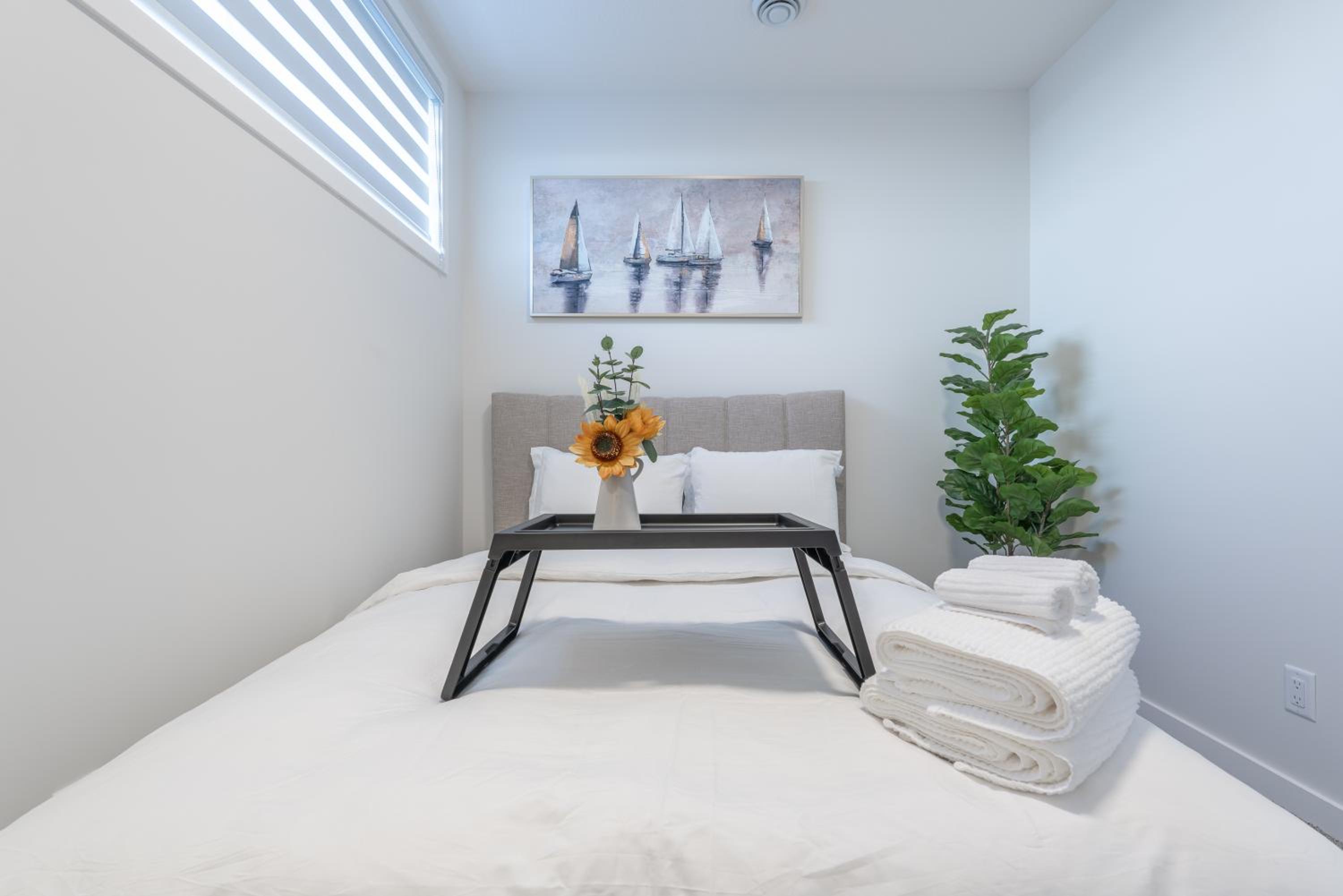 Stylish Getaway 2BD Basement by YMCA and South Health Campus Hospital
