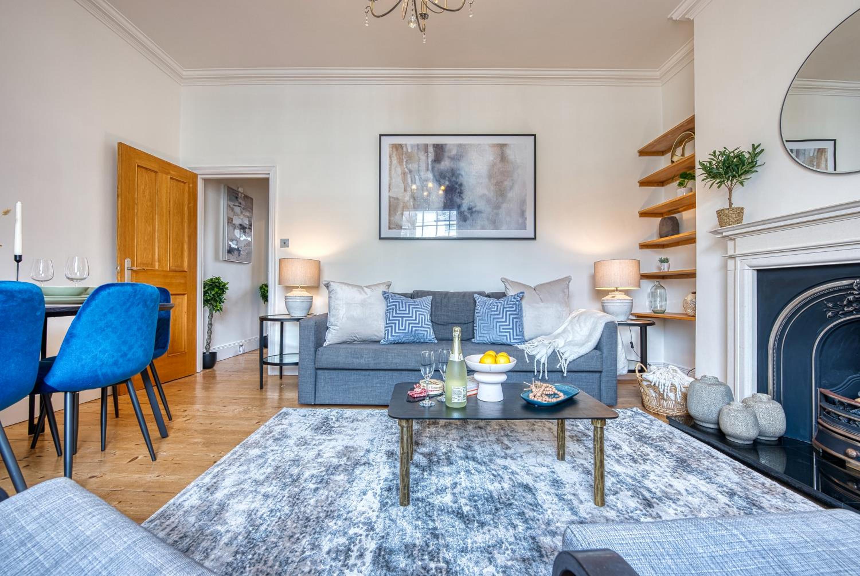 2-Bedroom Stunning, Modern & Spacious Apartment, near Ocean Village, Central Southampton - by Blue Puffin Stays view 3