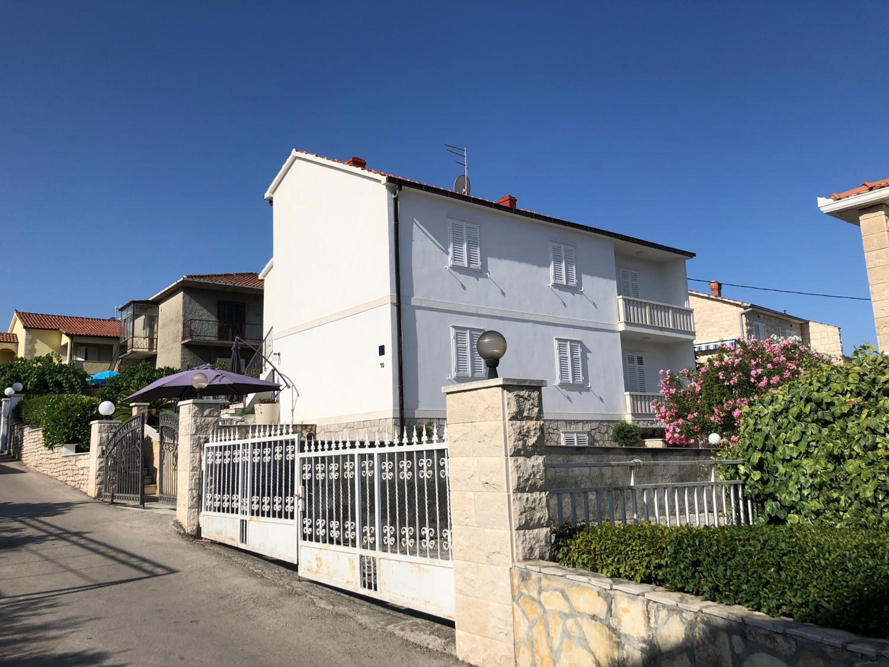 Karina Apartments