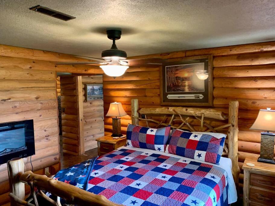Buffalo River Lodge (Yellville)- Lower Level view 3