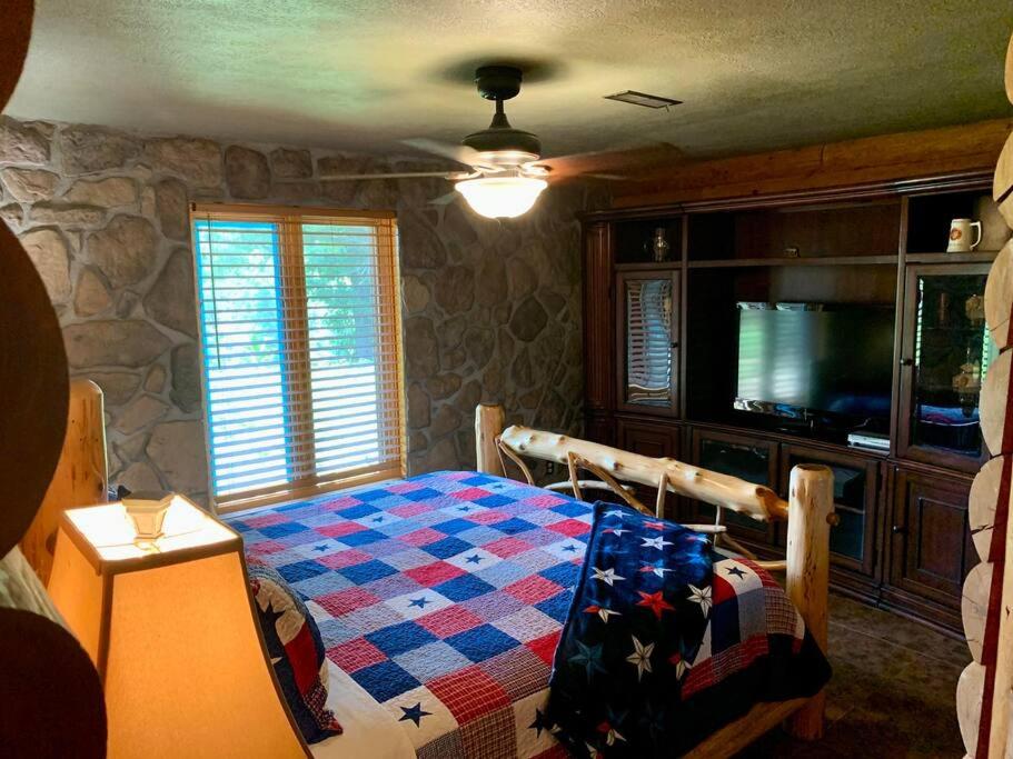 Buffalo River Lodge (Yellville)- Lower Level view 4