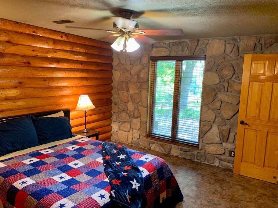 Buffalo River Lodge (Yellville)- Lower Level view 5