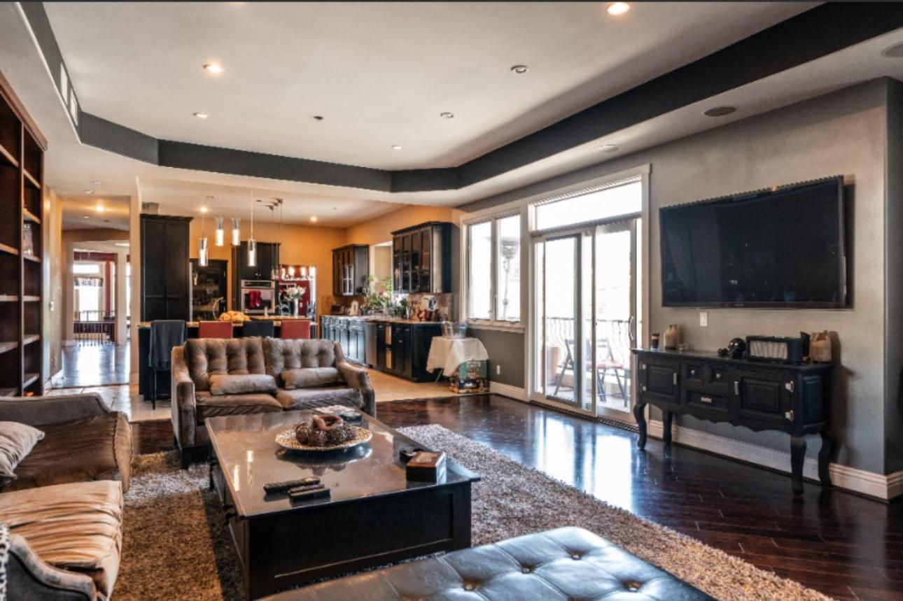 Hills of Studio City, your serene home away from Home