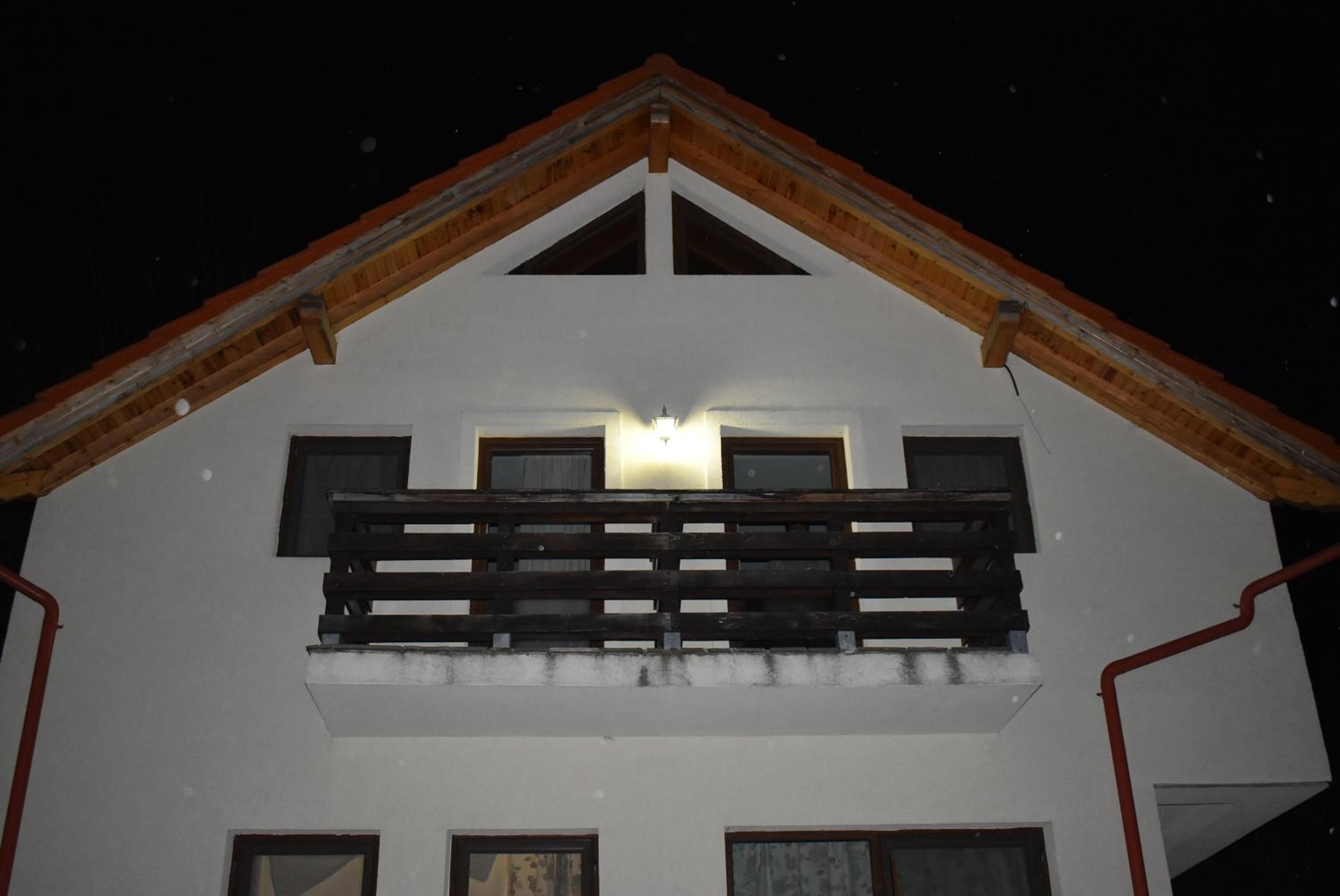 Capra cu trei iezi view 4