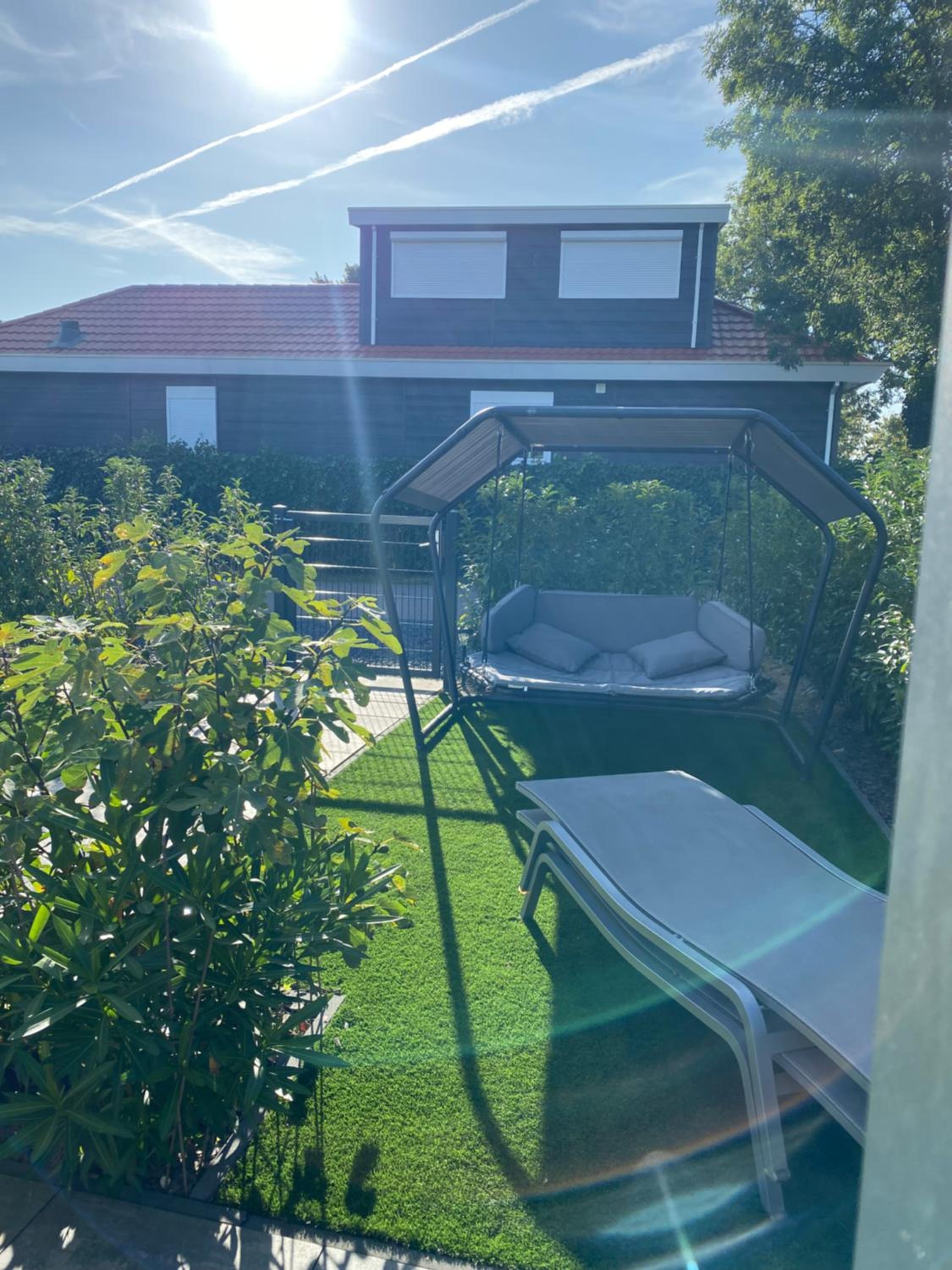 LUXUS Cube Ferienhaus Chalet am See mit Schwimmbad in Lathum NL view 4
