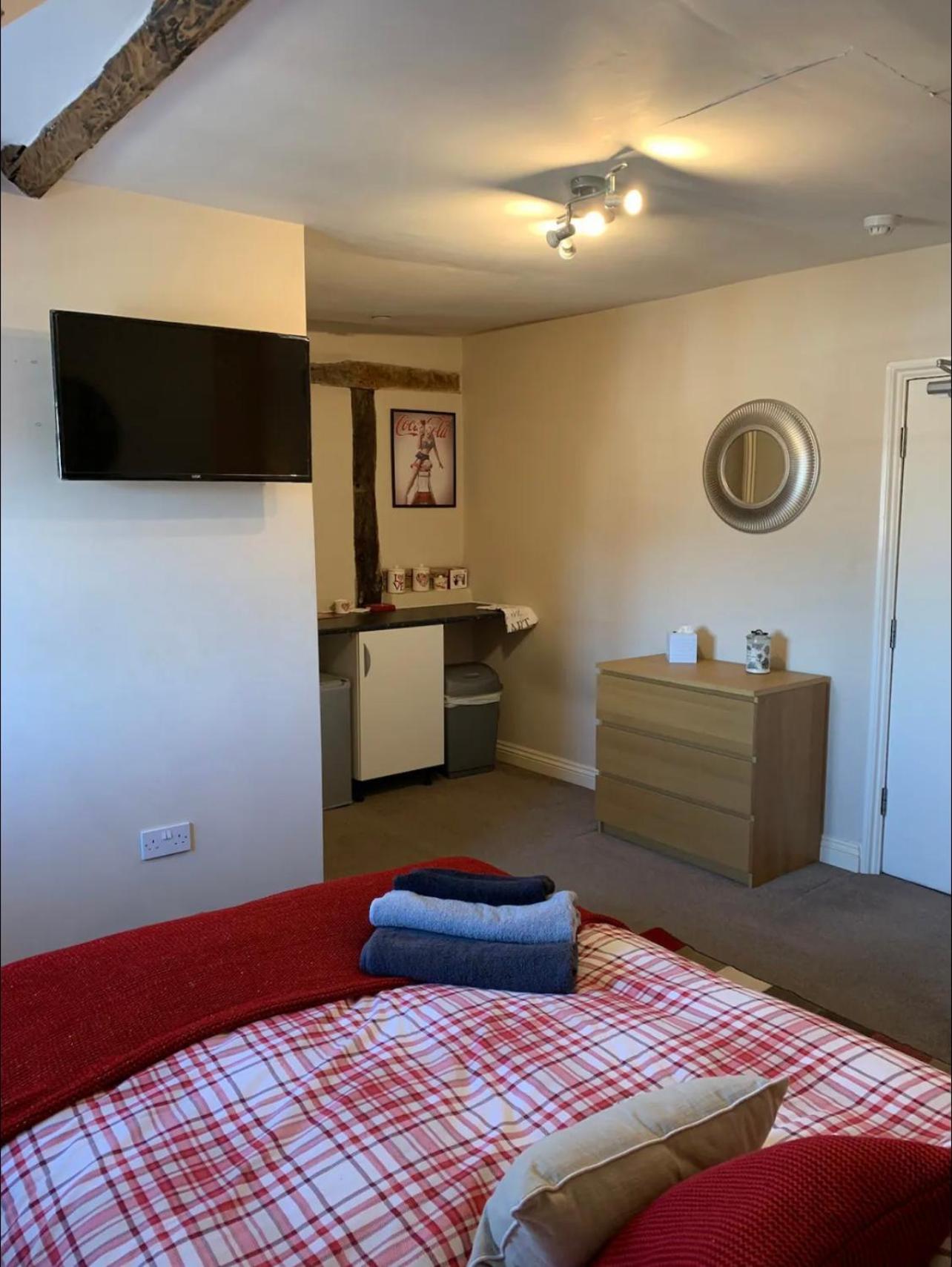Studio Double. Own bathroom, shared kitchen view 2