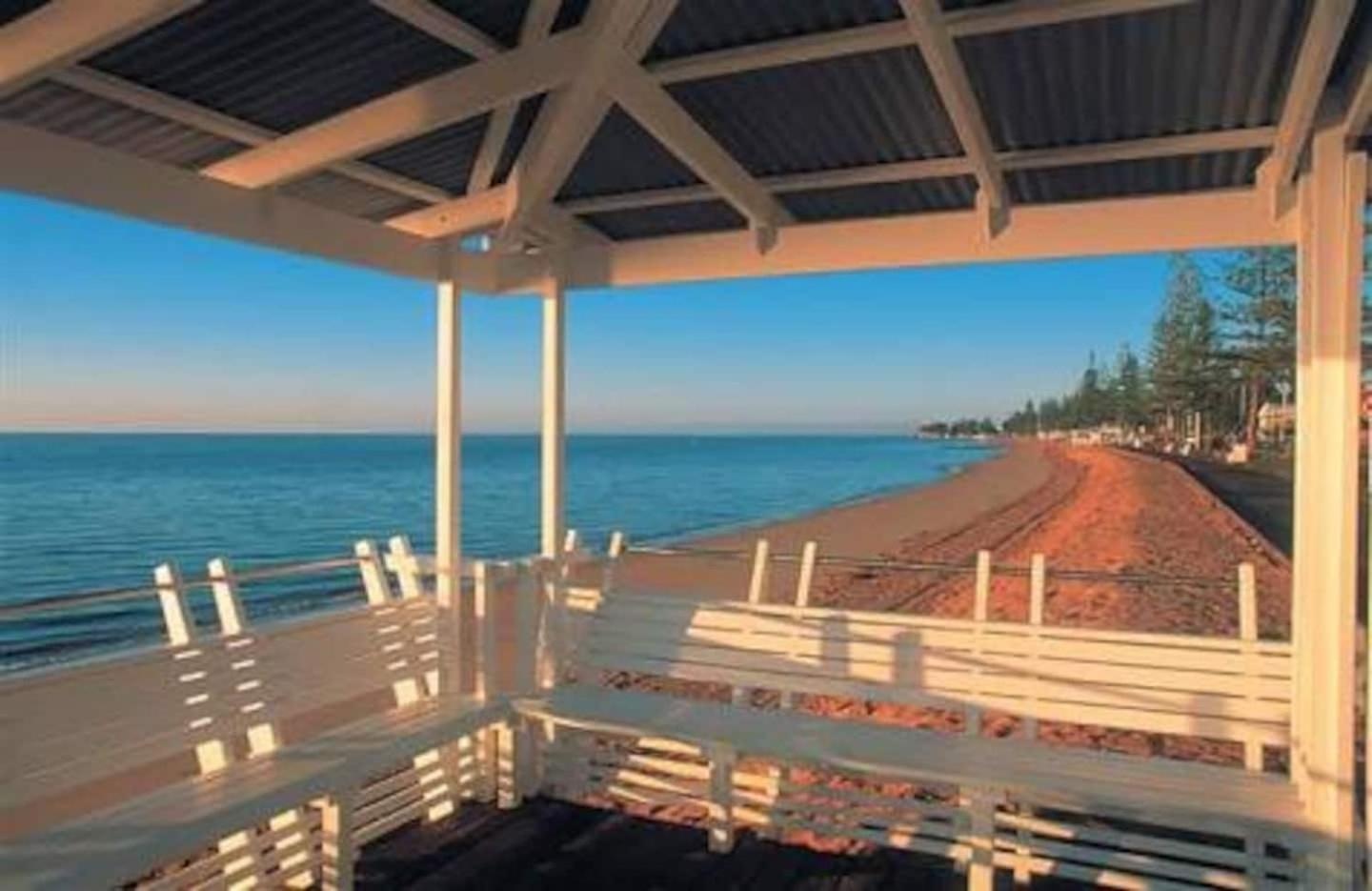 Beach Pad Private Town house Sea Views Dual living 5 Beds