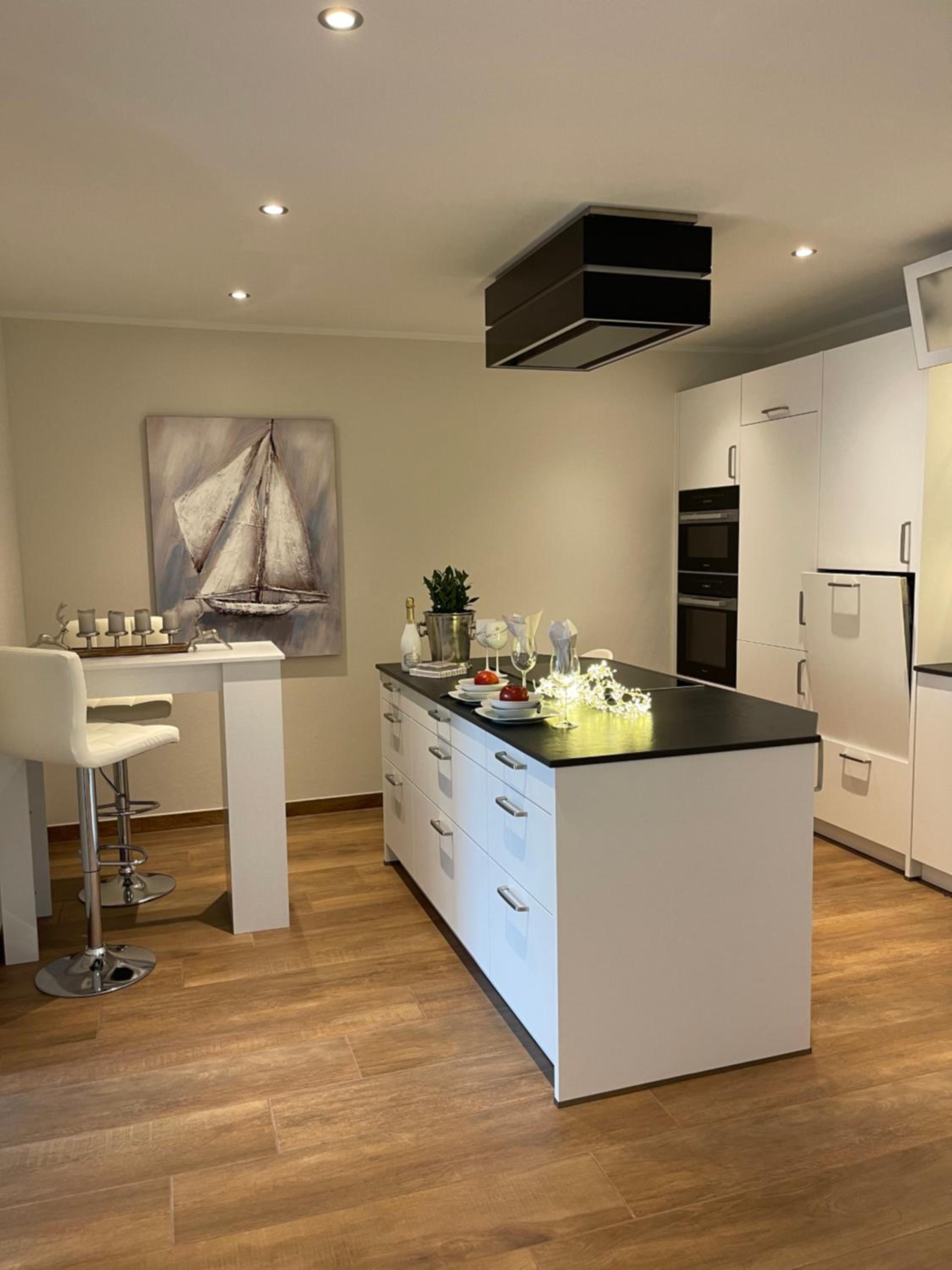 2 Zi Sonnenwohnung mit Luxusküche in der Maritim Residenz Bellevue an der Ostsee in Kiel City