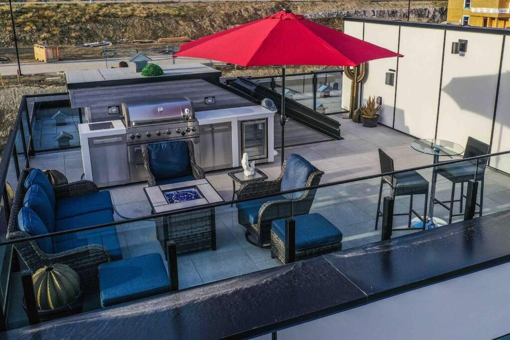 Lake Okanagan Oasis - Rooftop Patio