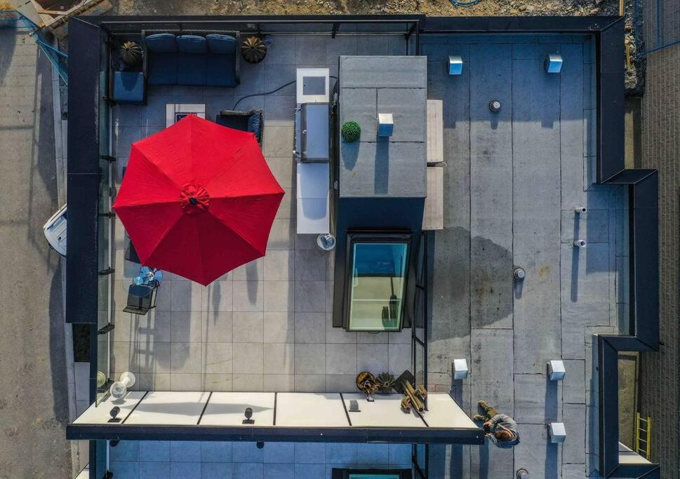 Lake Okanagan Oasis - Rooftop Patio