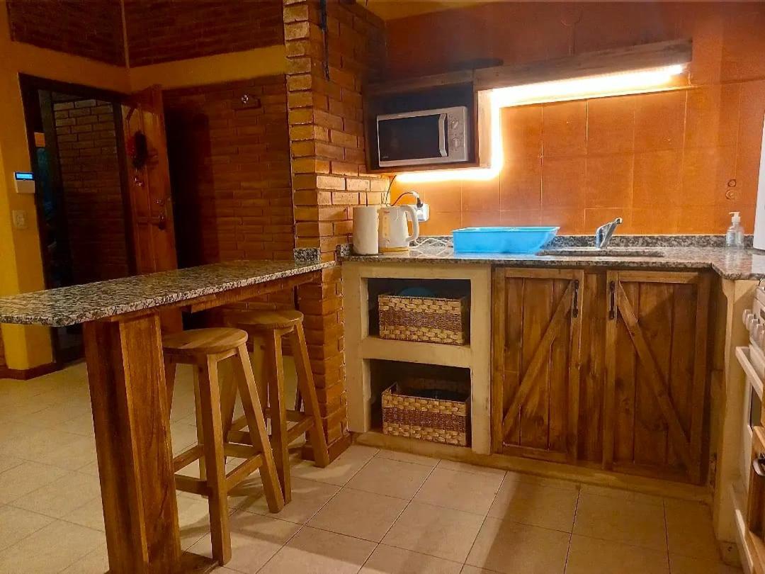 Casa Lutan ,Mendoza, 6 personas ,Montaña y bodegas
