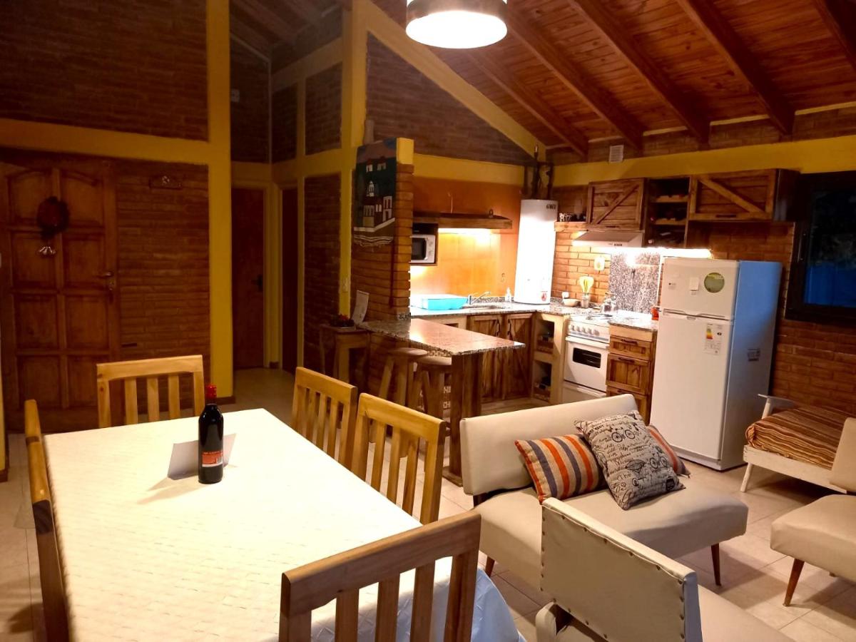 Casa Lutan ,Mendoza, 6 personas ,Montaña y bodegas