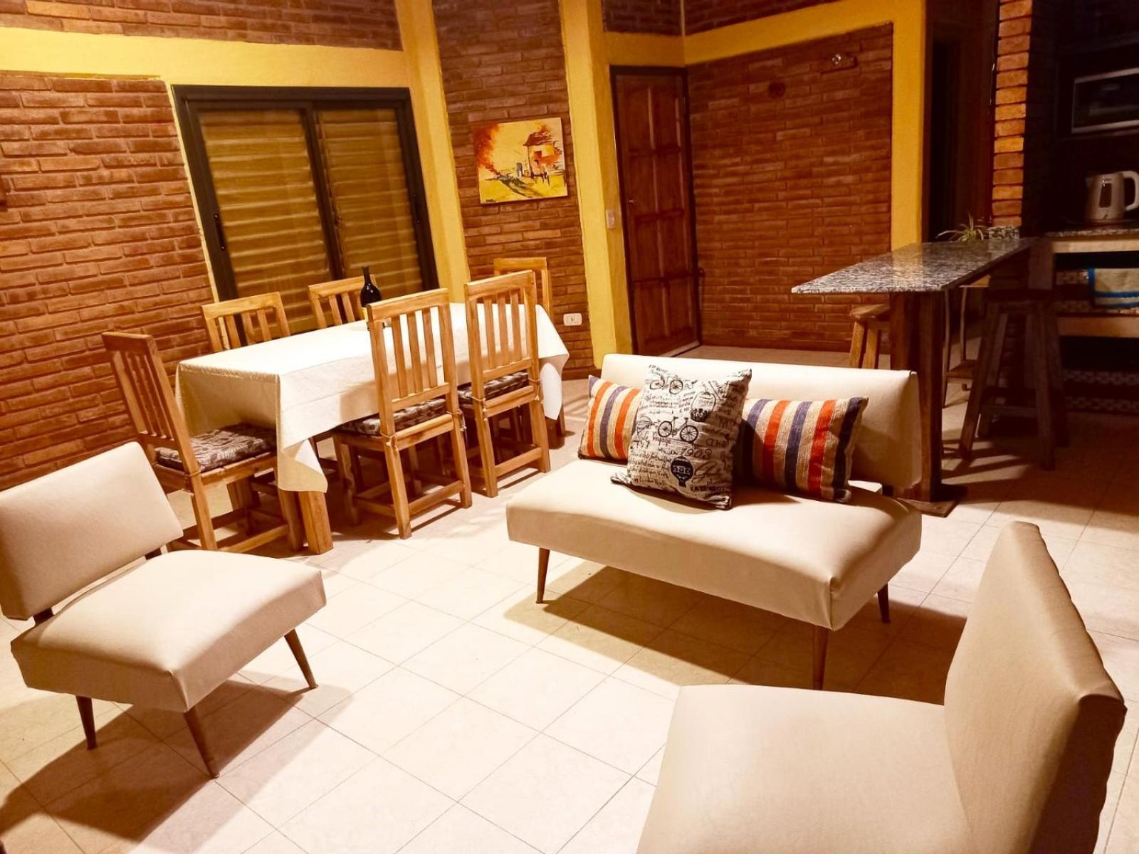 Casa Lutan ,Mendoza, 6 personas ,Montaña y bodegas