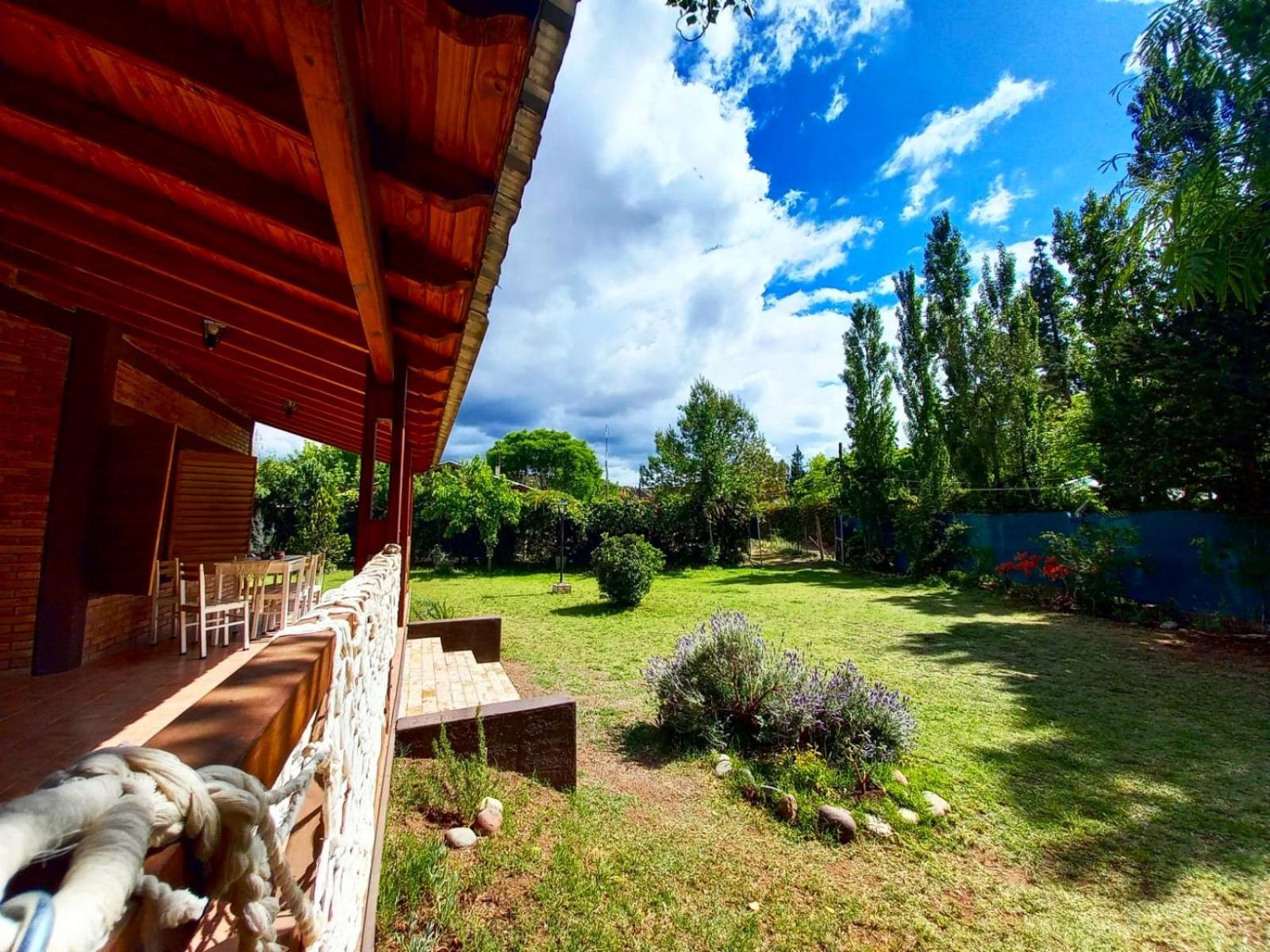 Casa Lutan ,Mendoza, 6 personas ,Montaña y bodegas