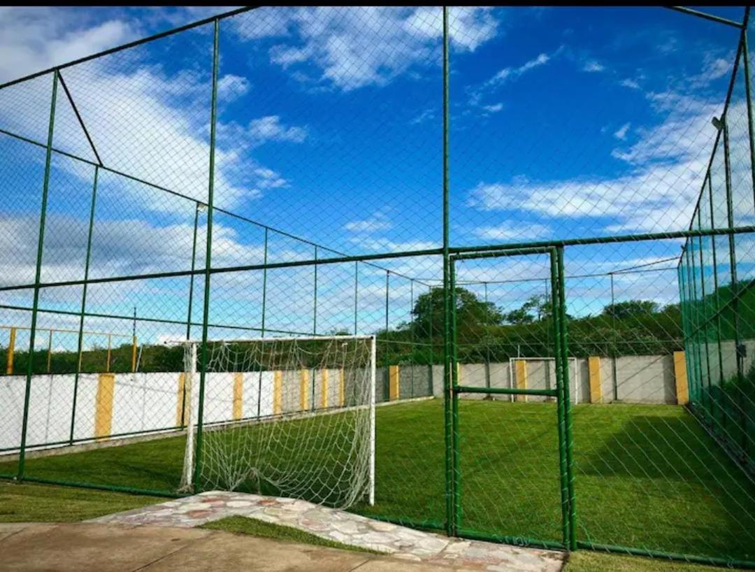 Casa de Campo Novo gravatá em condomínio, lazer completo com piscina compartilhada, churraqueira e forno a lenha privado e uma vista espetacular e com aque