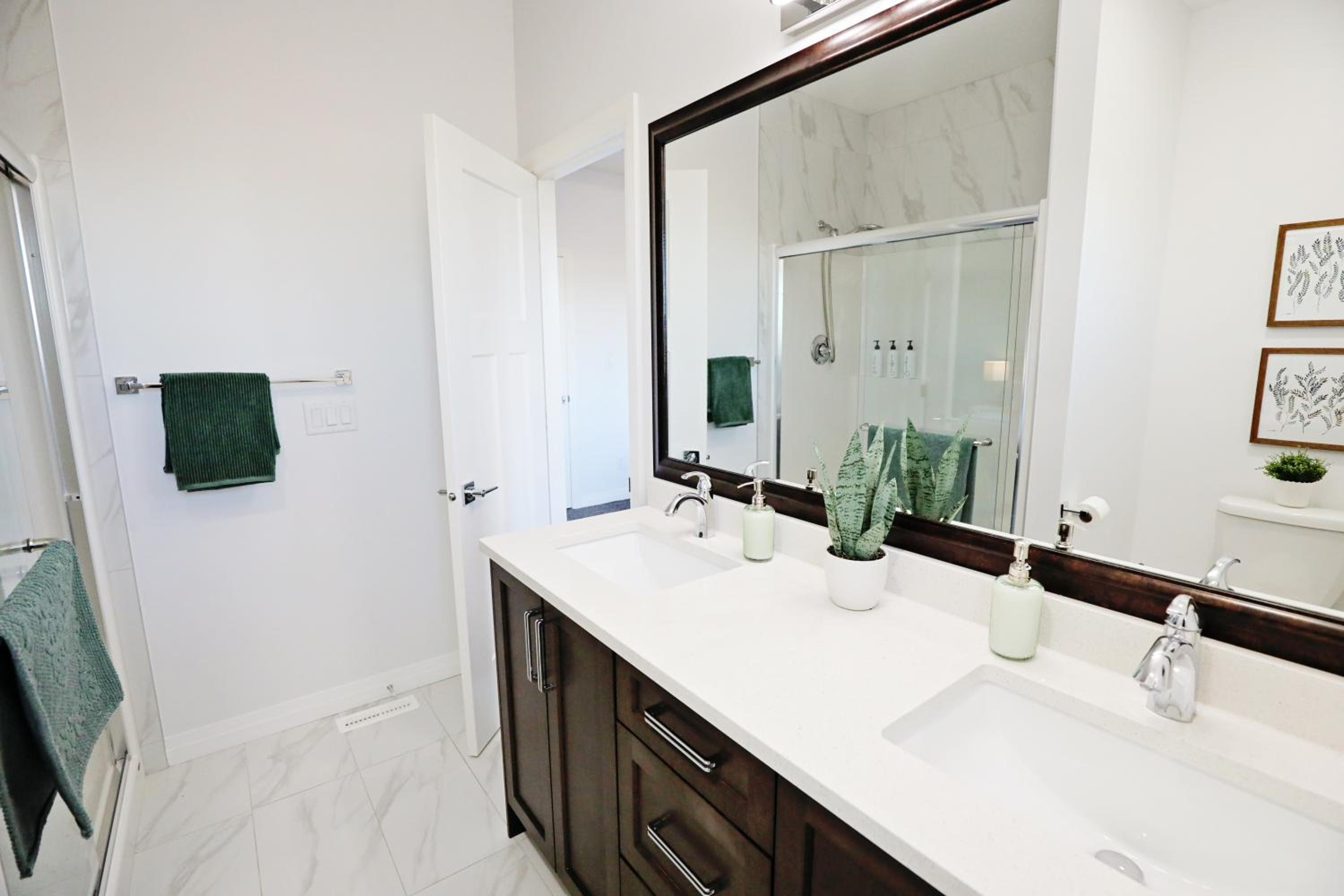 Three King Beds,Central A/C,Fireplace,Park,Disney+