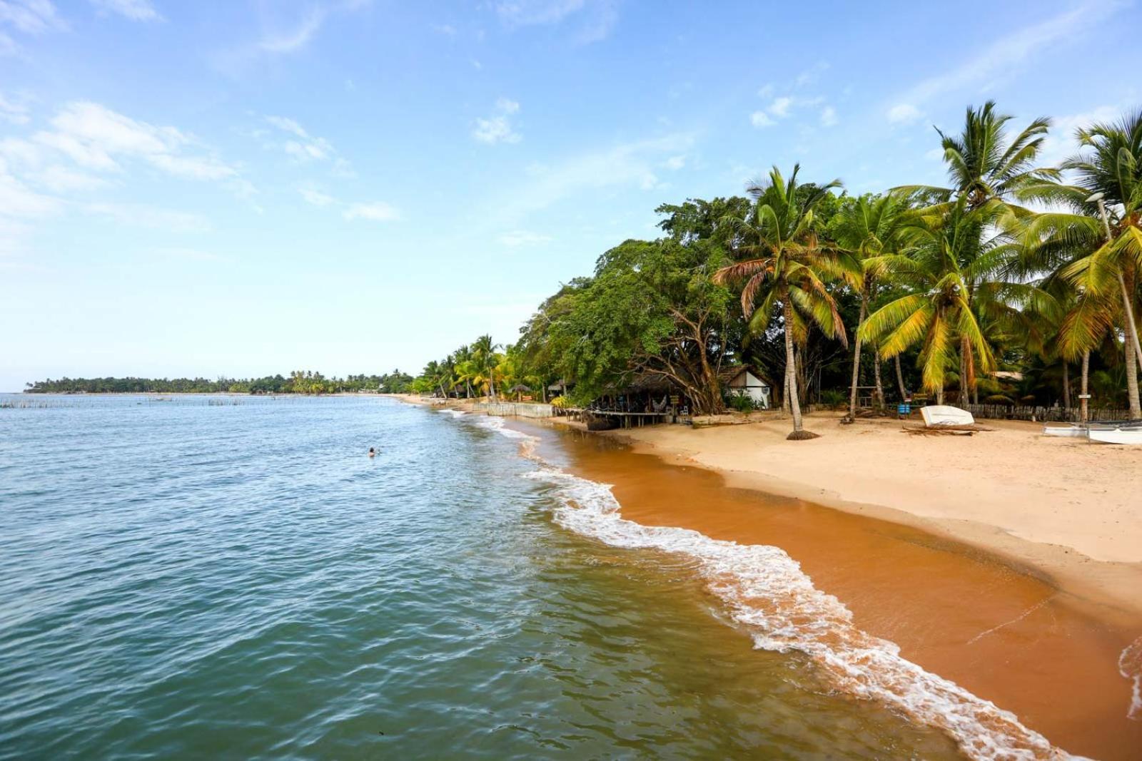 Barra grande com piscina, ar condicionado, novo , bem localizado