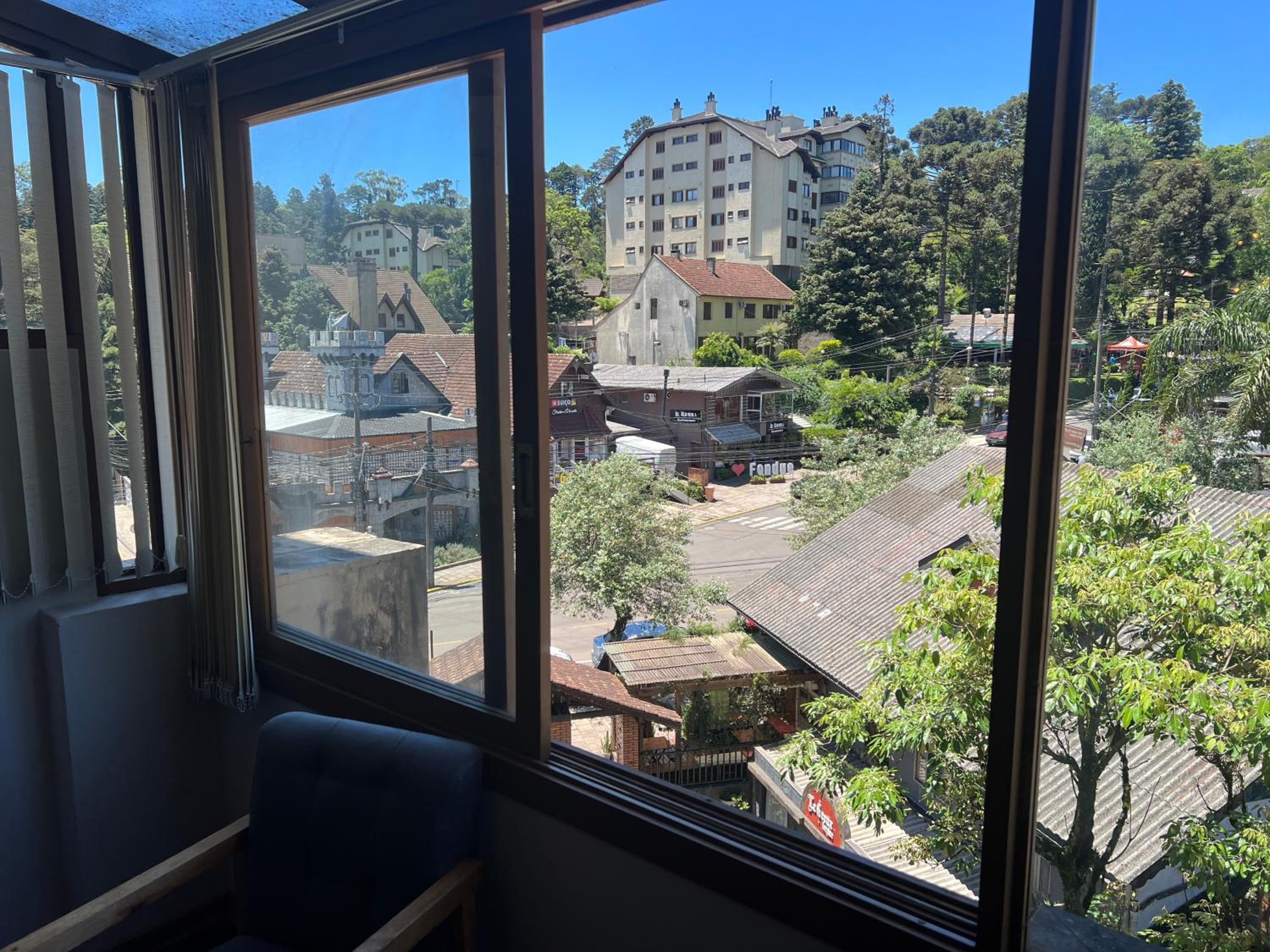 Amplo Apartamento à 200m da Rua Coberta