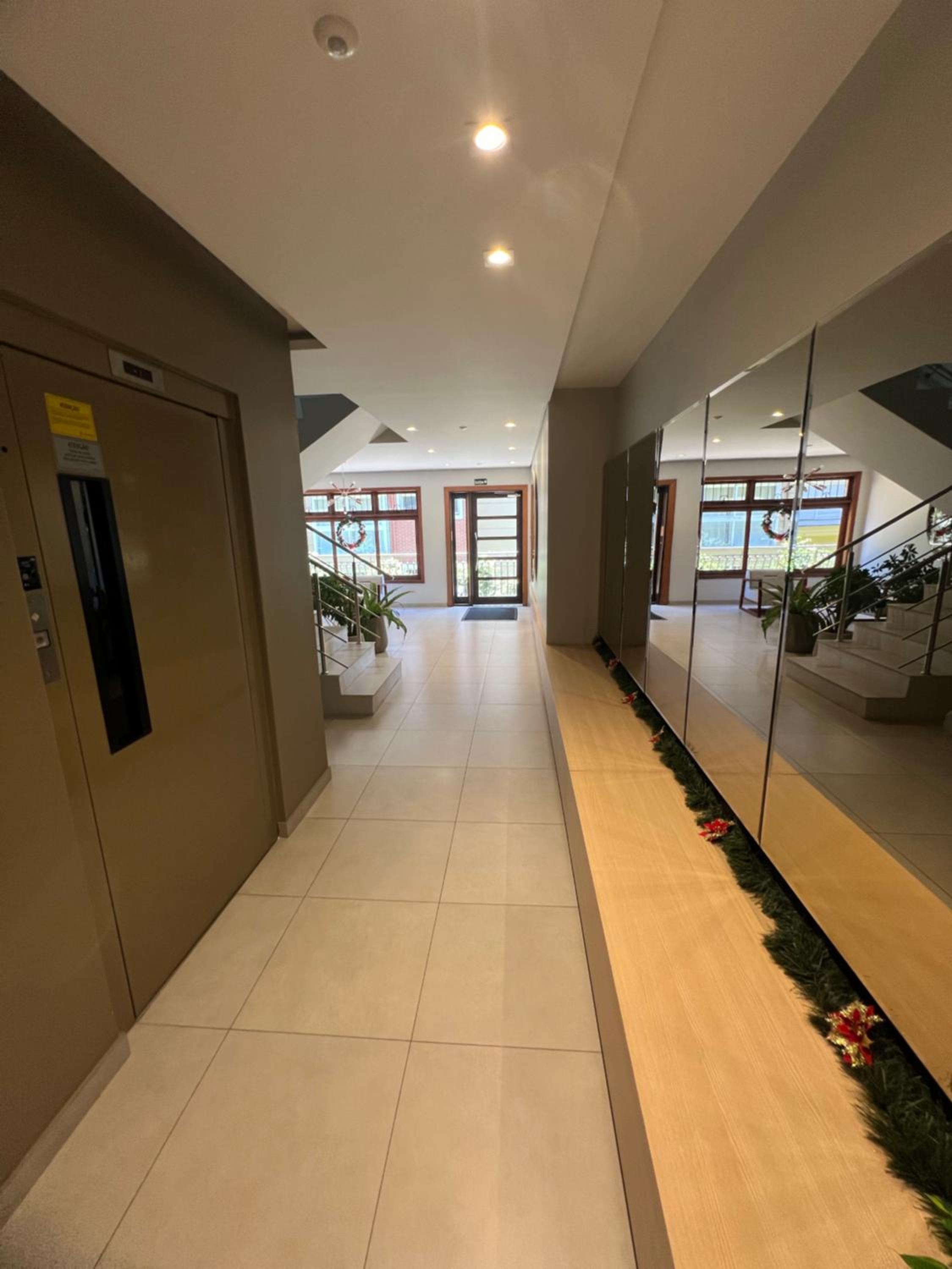 Amplo Apartamento à 200m da Rua Coberta