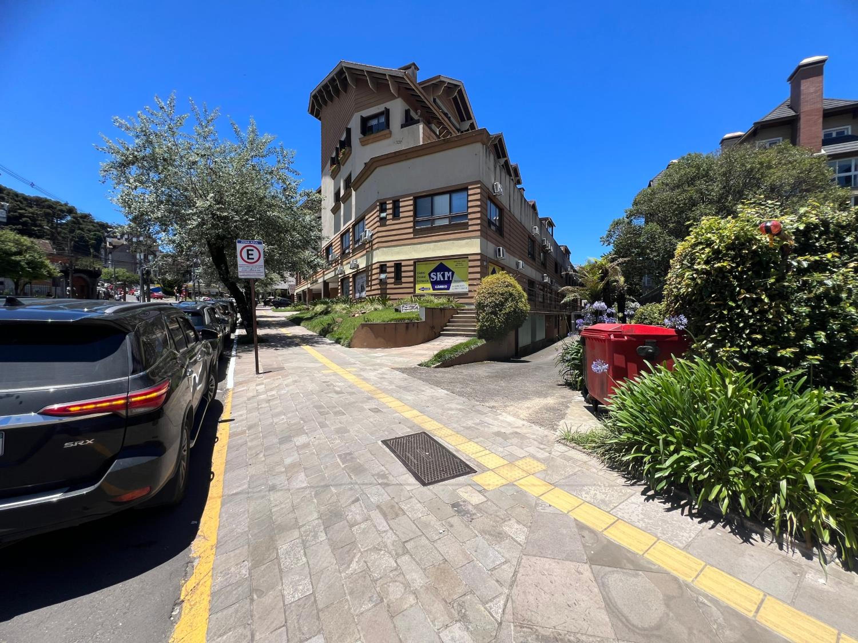 Amplo Apartamento à 200m da Rua Coberta