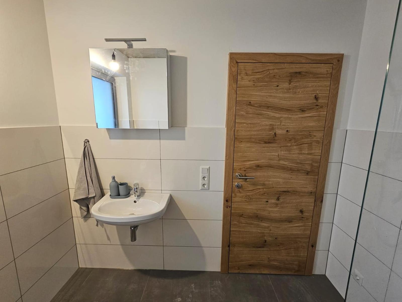 Hoch2 Apartment - Modern, komfortabel & 24h Self-Check-in mit Parkplatz