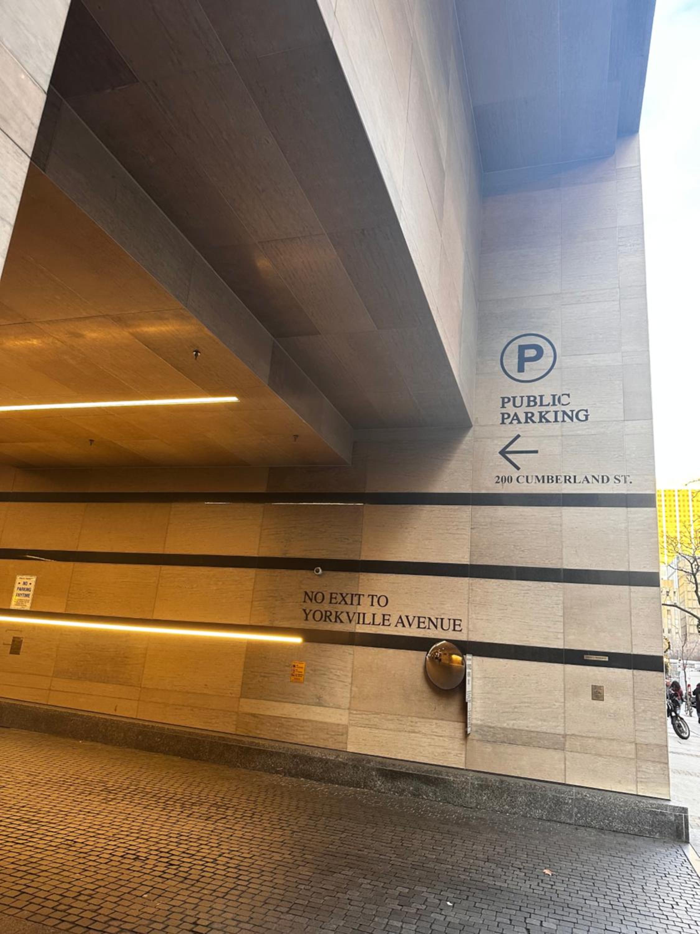 Traveller home in centre Toronto