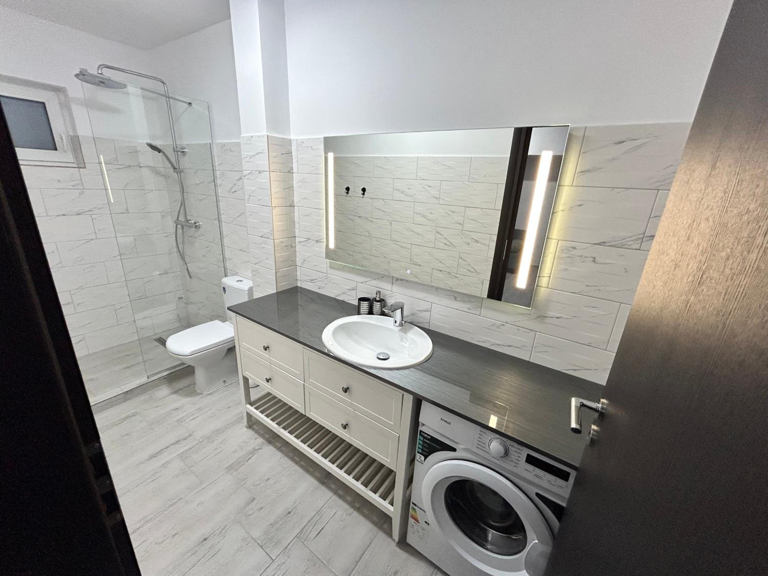 1 Mai - Luxury Park Apartments - Self Check-in - Private parking - 2 view 3