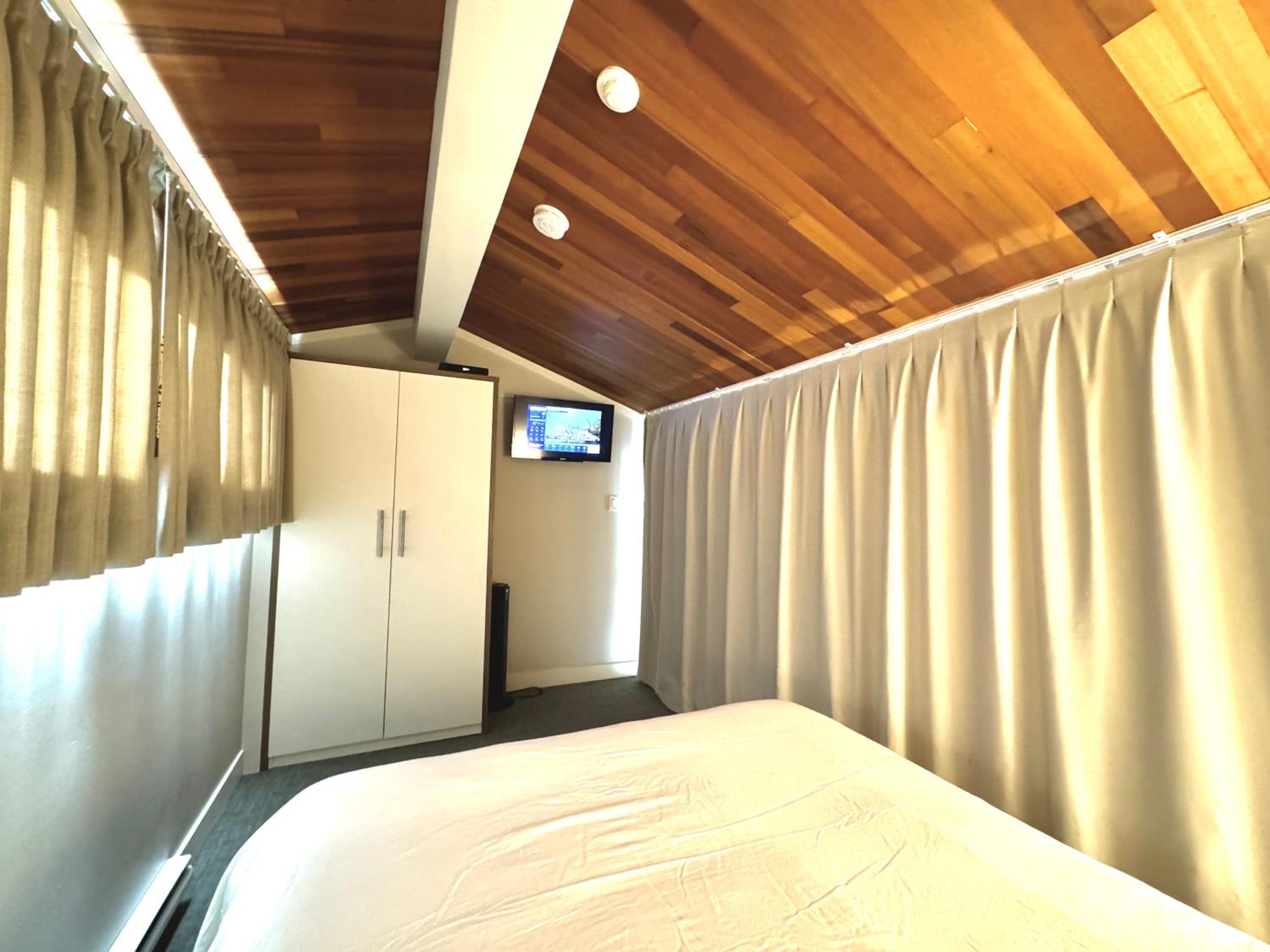 Oceanfront Studio with Loft - amazing views!