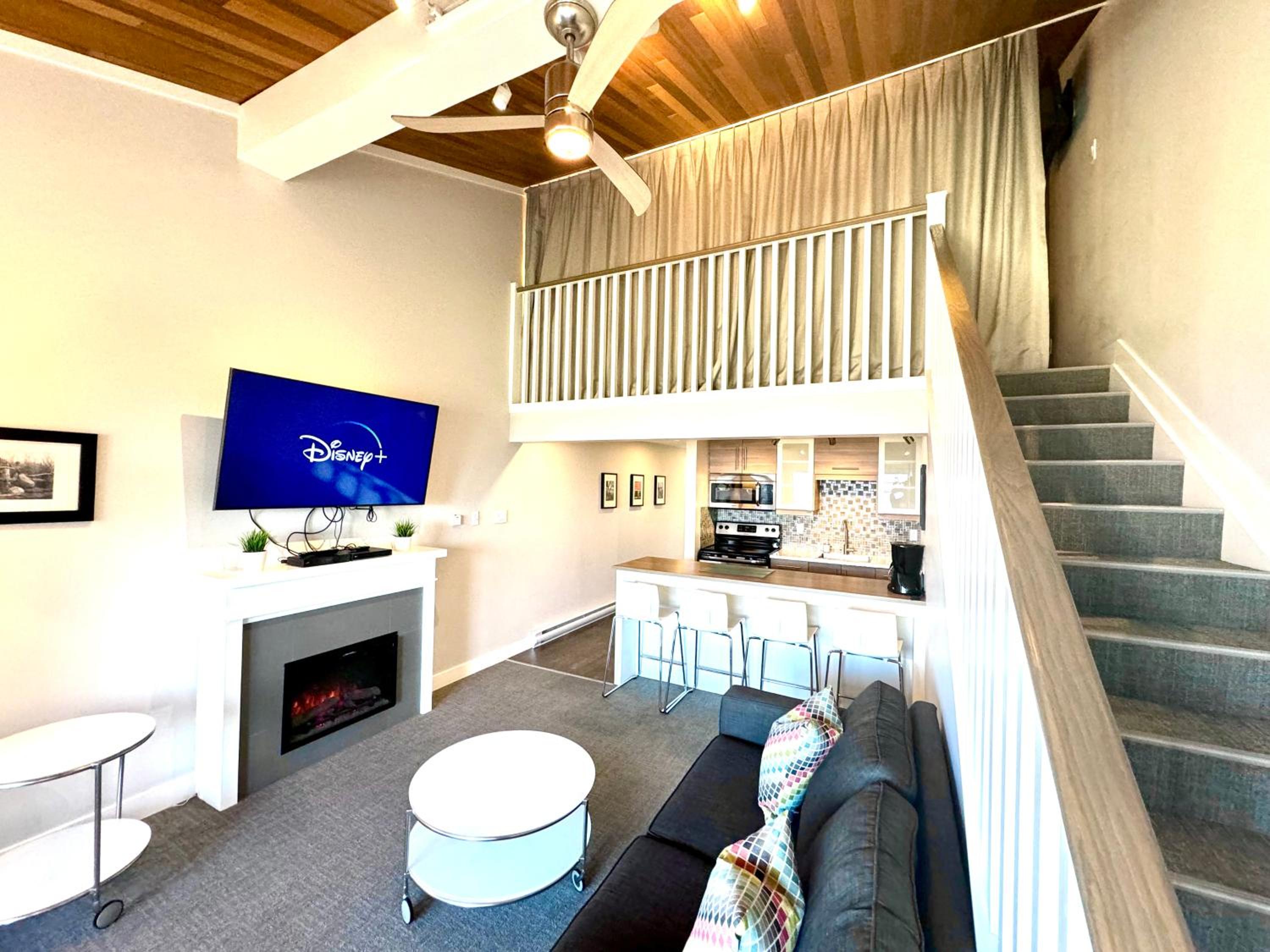 Oceanfront Studio with Loft - amazing views!