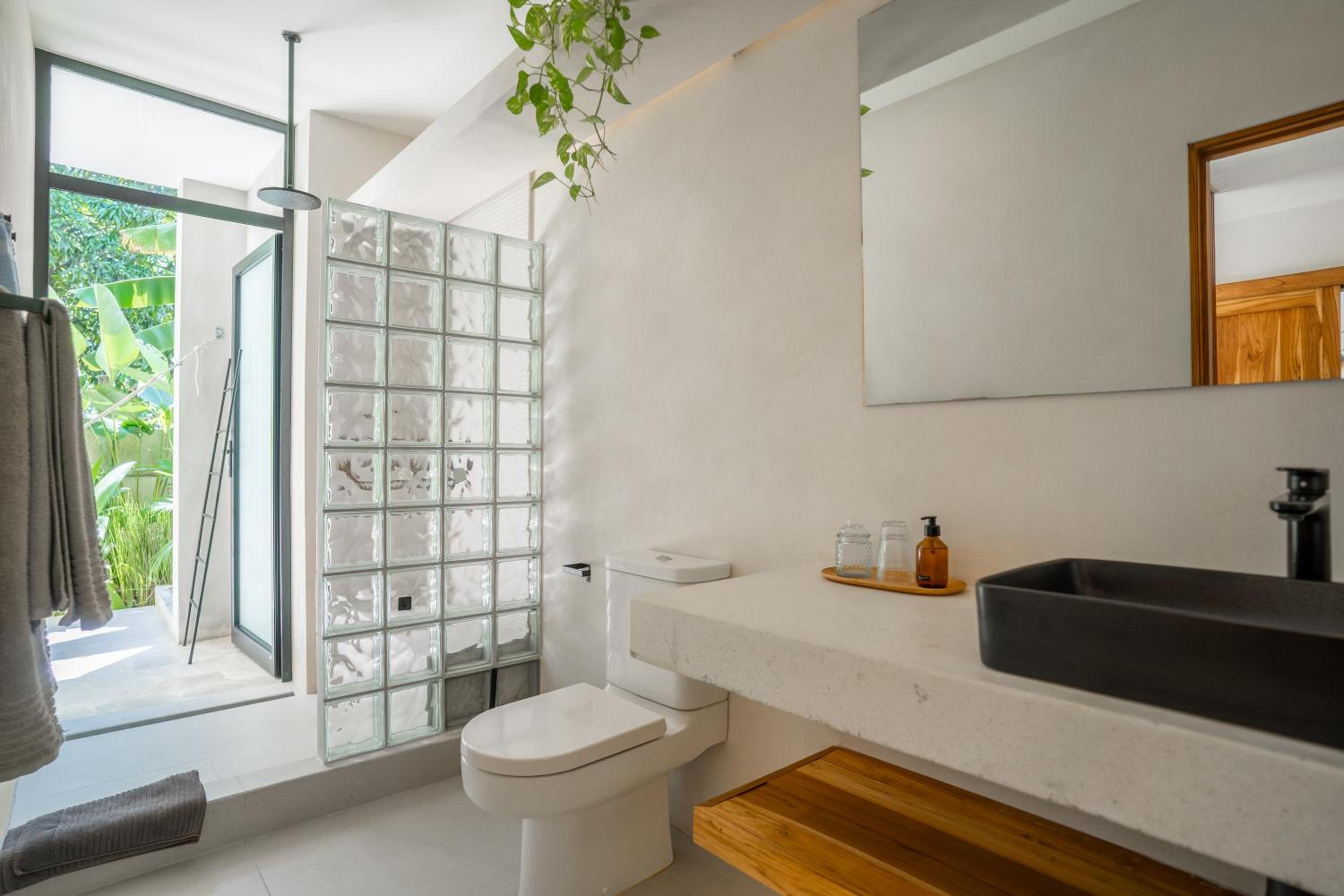 Botanika Suites