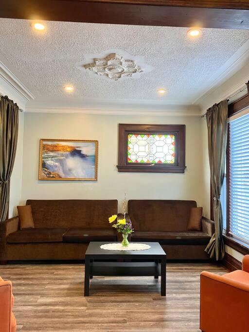 Cozy Suite-Walk to the Falls!