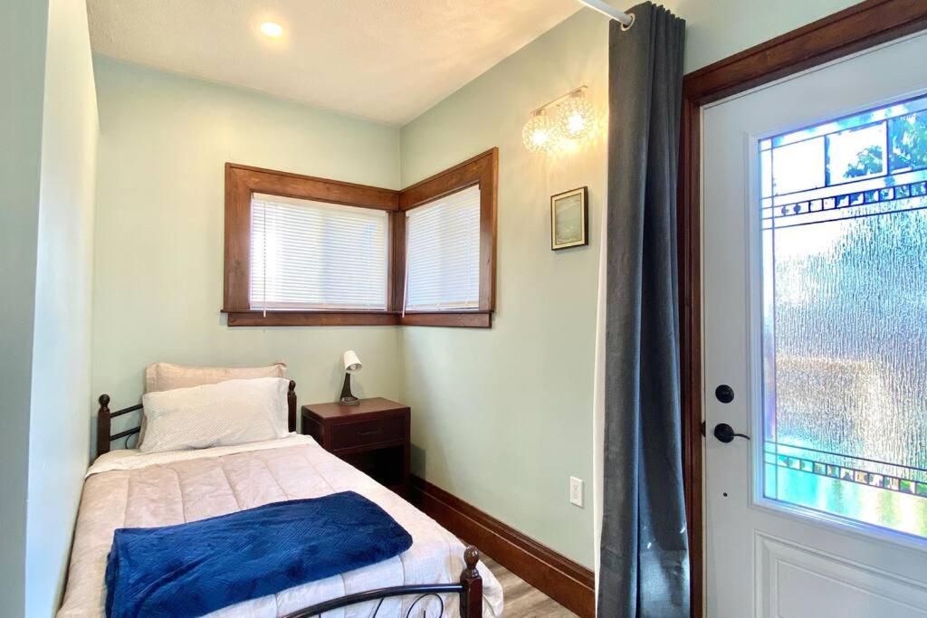 Cozy Suite-Walk to the Falls!