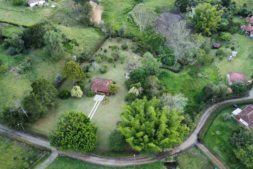 Beautiful Country House located in Llanogrande