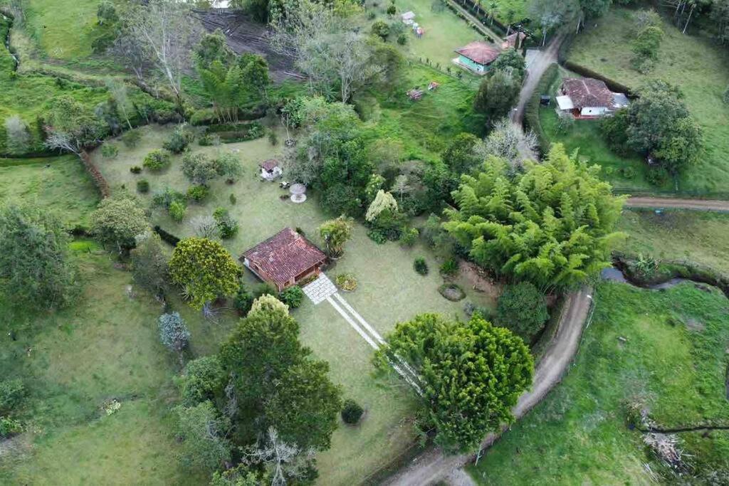 Beautiful Country House located in Llanogrande