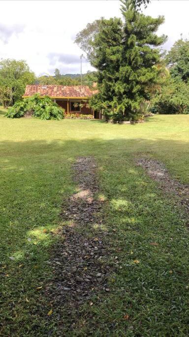 Beautiful Country House located in Llanogrande
