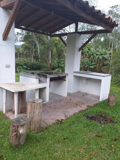 Beautiful Country House located in Llanogrande