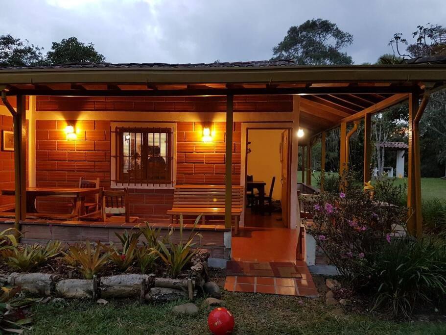 Beautiful Country House located in Llanogrande