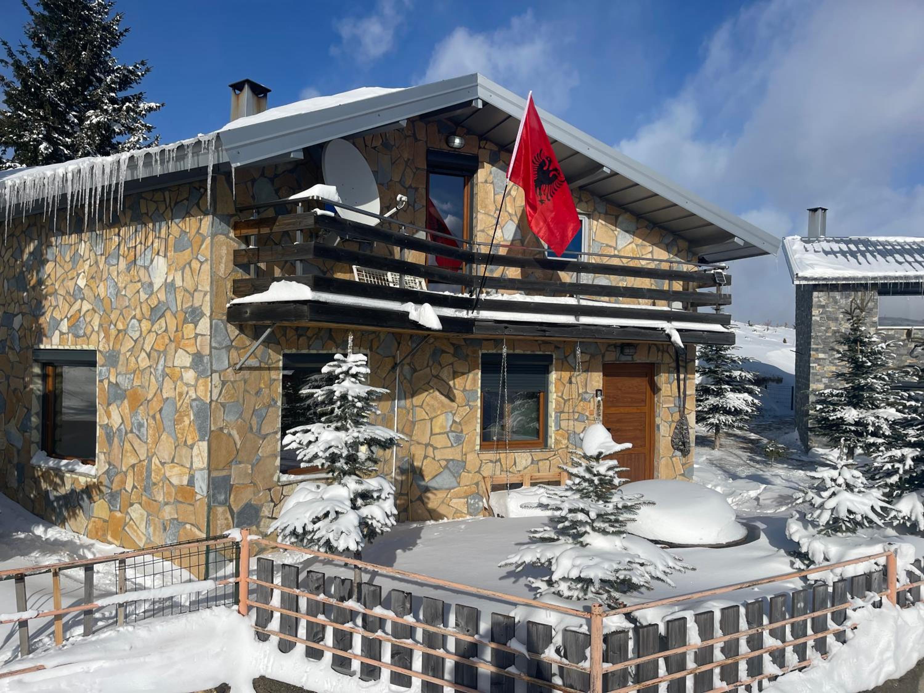 Villa 80 Kodra e Diellit