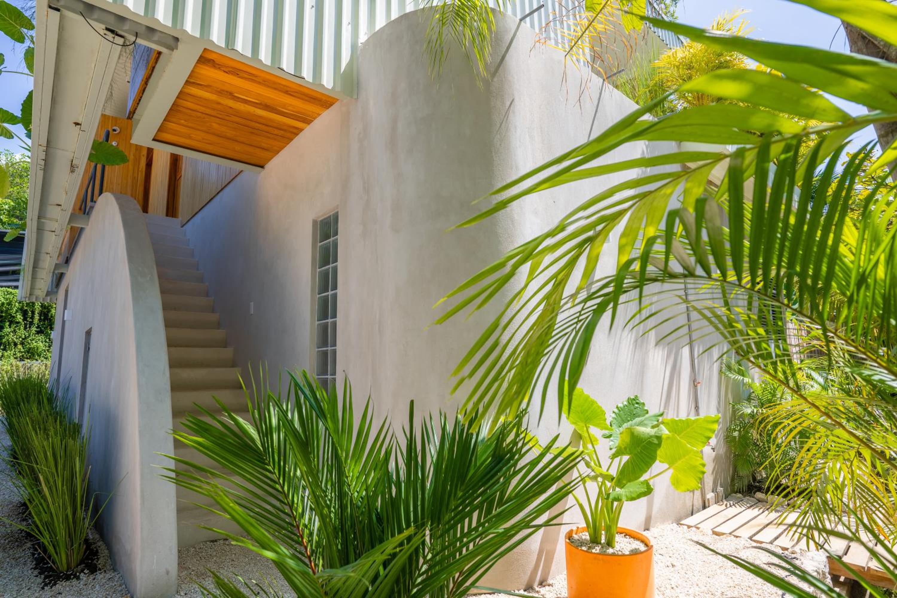 Botanika Suites