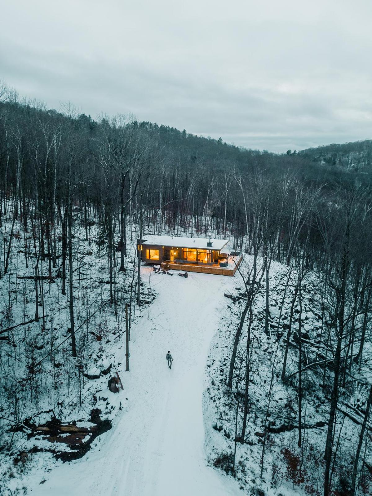 Luxury Scandinavian Retreat in Mont Tremblant with Spa