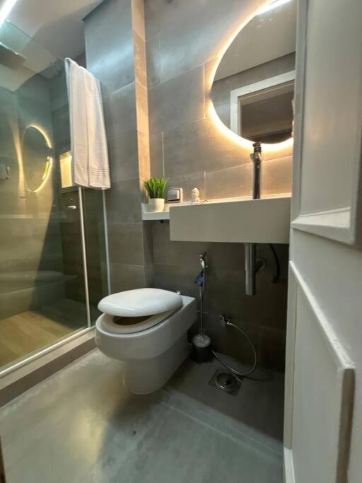 APARTAMENTO COM ÓTIMA LOCALIZAÇAÕ Em COPA -IPANEMA