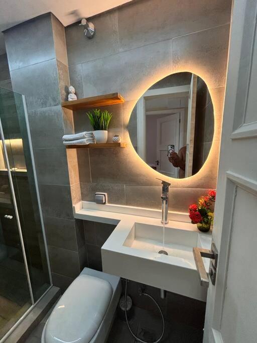 APARTAMENTO COM ÓTIMA LOCALIZAÇAÕ Em COPA -IPANEMA